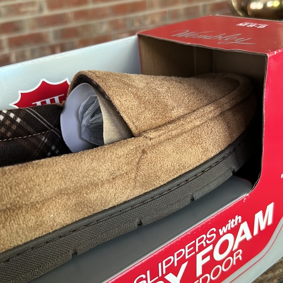 Wembley brown men’s slippers with memory foam size 8-9 new in original box - Picture 6 of 6